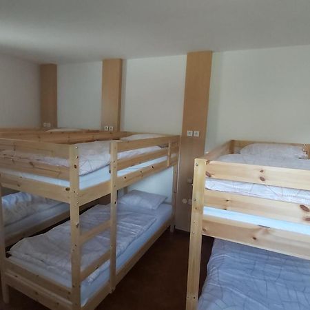 Hostel In Picerija Spajza มอยสตรานา ภายนอก รูปภาพ