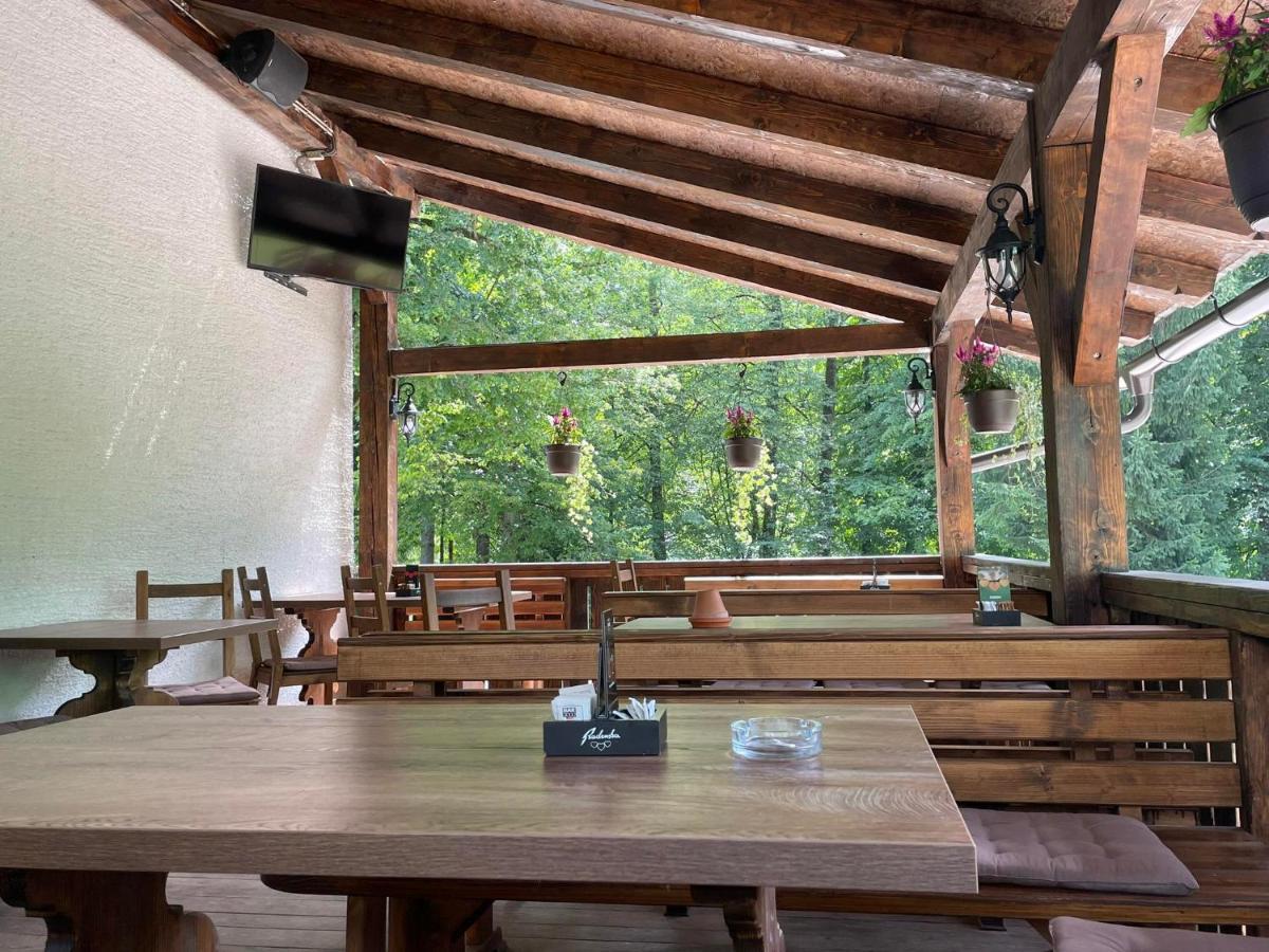 Hostel In Picerija Spajza มอยสตรานา ภายนอก รูปภาพ