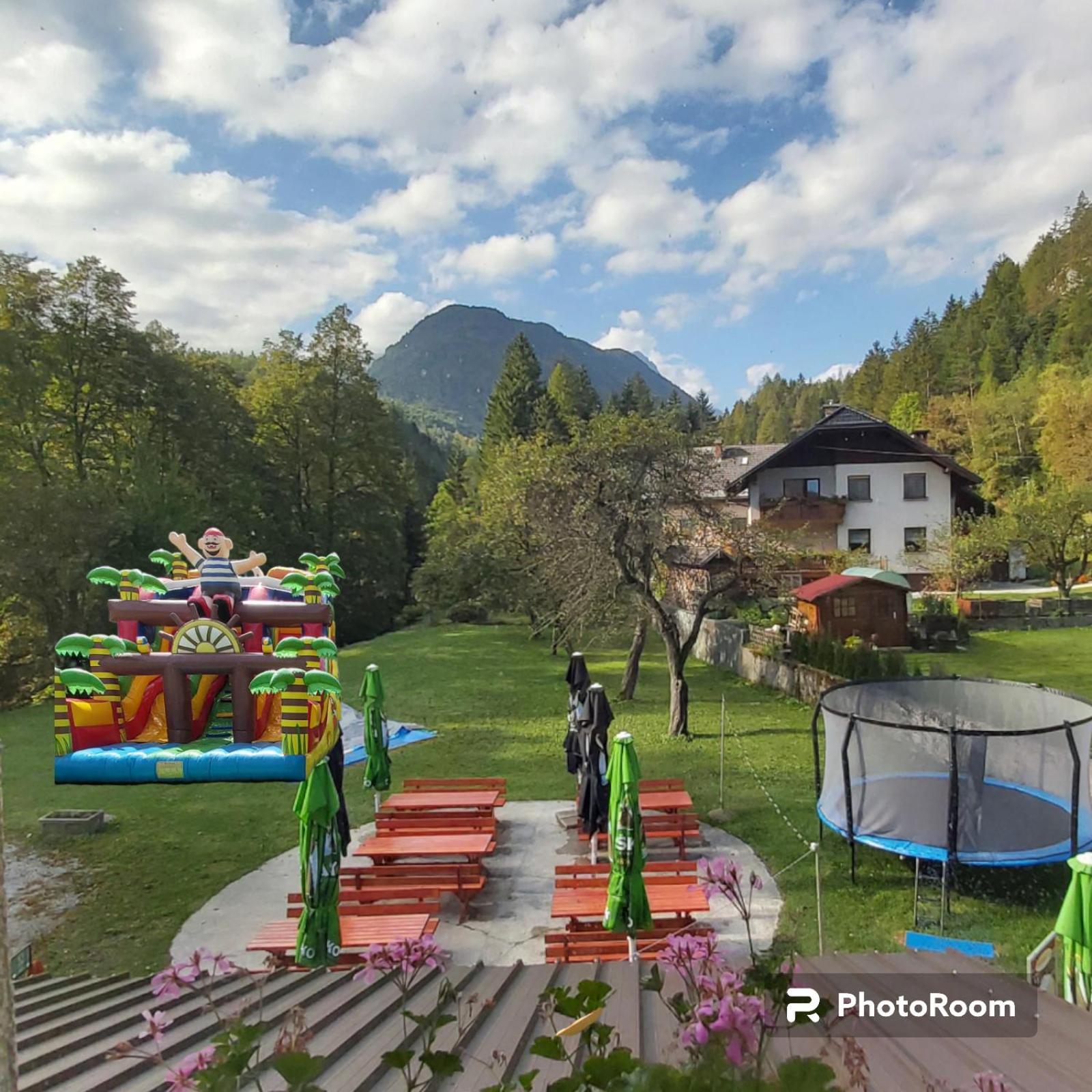 Hostel In Picerija Spajza มอยสตรานา ภายนอก รูปภาพ